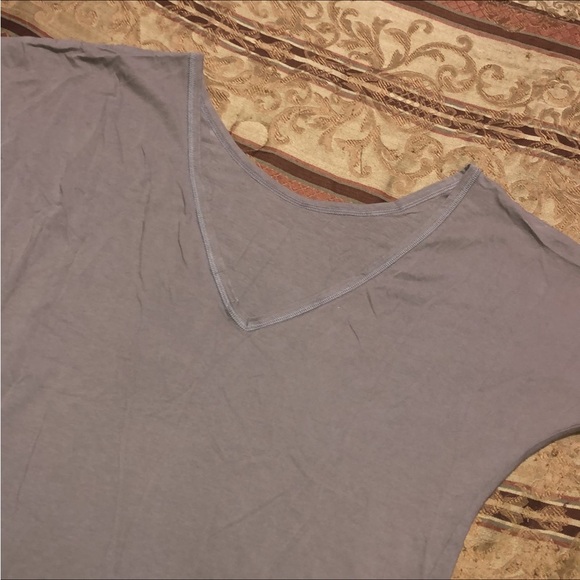 Deep vneck t-shirt - Picture 2 of 3